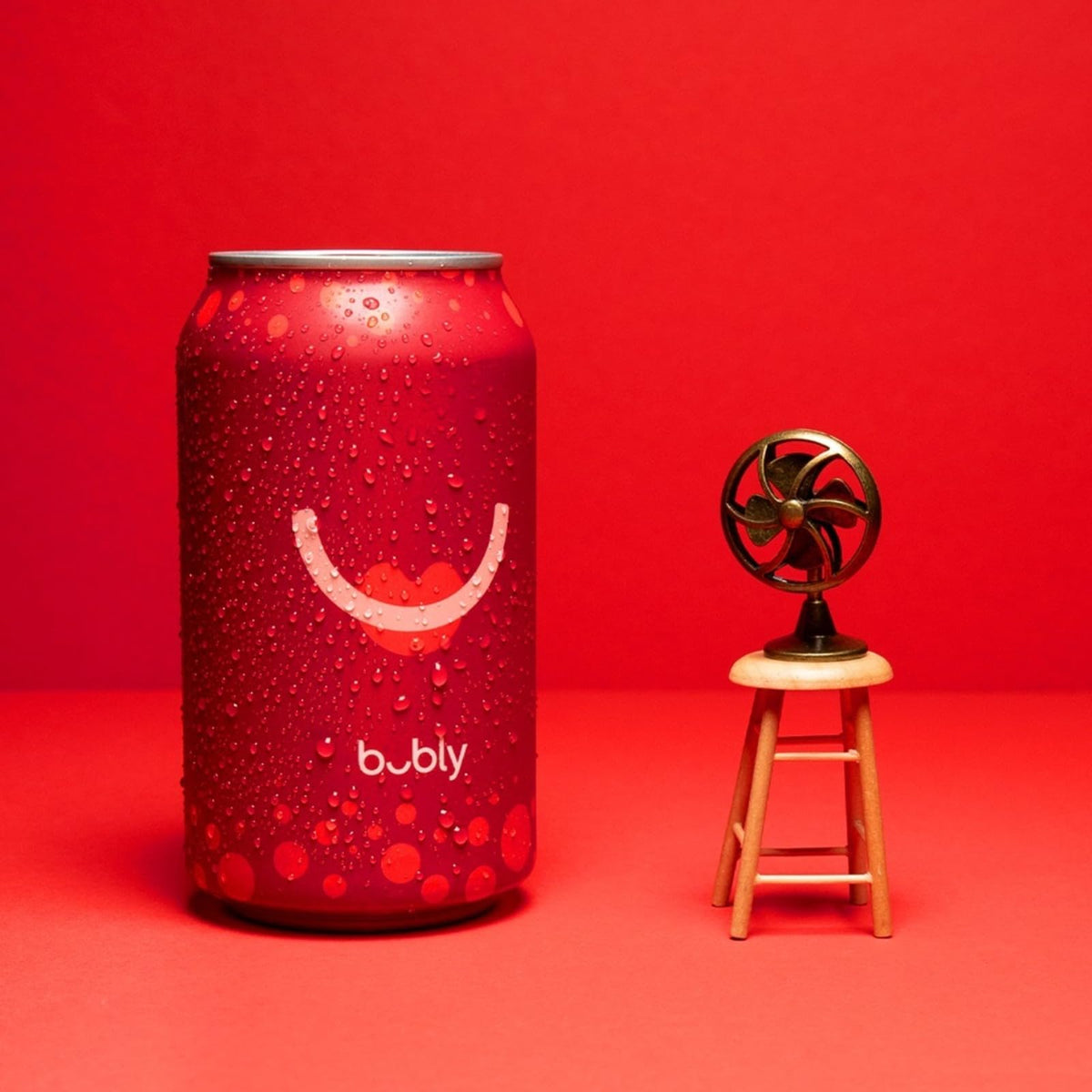 Strawberry Flavored Sparkling Water 12 fl oz Aluminum Can 20-Pack X76037